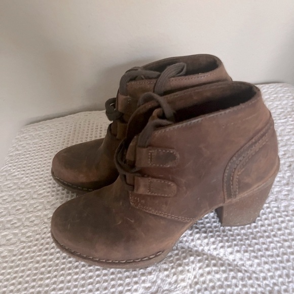 Women's Brown Ankle Boots - Picture 5 of 12